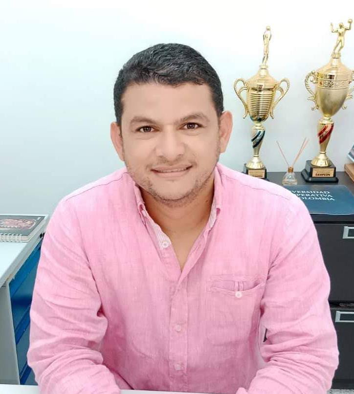 Retrato fotográfico del Dr. Alejandro Domínguez